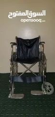  7 متوفر كرسي لكبار السن وذوي الاحتياجات الخاصة