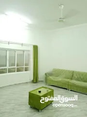  8 بيت مع كامل اثاثه وارض سكنيه للبيع