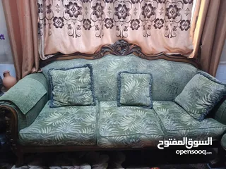  3 طقم كنب 8 مقاعد  للبيع موجود برصيفه قشاك اسود اصلي مافيه كحوت او ضربات بصلاه ع نبي