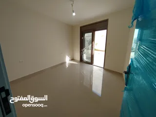  10 شقه مع حديقه للبيع