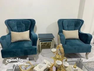  1 طقم كنب 7 مقاعد لون ازرق وبيج بحالة الجديد من شهوان استخدام خفيف خشب تقيل وموديل جميل بدون اي خدش