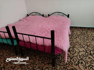  4 غرف نوم كاملة 200 تخت حديد عدد2 25