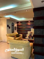  2 شقة في عمارة طابق اول ارضي مطل عالشارع مباشرة