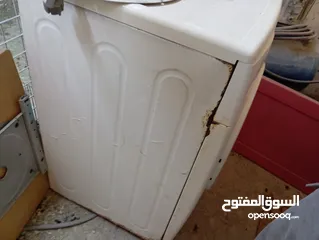  6 غساله اتوماتيك نوع سامسونج 7 كيلو فيها صدا خفيف على الجنب و قابل للتفاوض بشئ بسيط