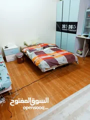  1 سرير داخل غرفة مشاركة شامل