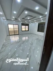  12 فيلا فخمة للبيع