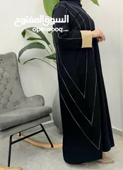  18 فساتين وعبايات