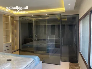  13 تفصيل وتركيب كافة اعمال السكوريت والشور بوكس ومرايا البقلاوة والديكور ومرايا الانارة