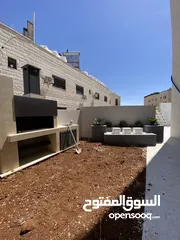  3 شقة فاخرة شبة ارضي 250 متر داخلي و 200 خارجي اعلى من مستوى الشارع في النخيل 4 غرف نوم 2 ماستر مميز