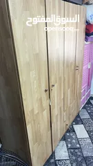  2 تخت مجوز (كنج) معهم لوحين خشب وسلمين + تخت مفرد ونص + خزانة 4 أبواب بحالة جيداً جداً