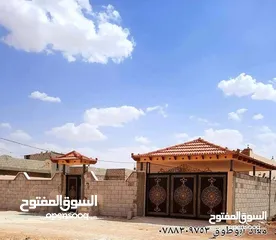  1 تركيب جميع انواع القرميد  تفصيل ابواب وحمايات ودربزنات  تركيب مظلات وبرقلات   صيانه عامه