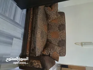  3 طقم كنب صوفيات للبيع عبارة عن ثنائية عدد2 وثنائية عدد1 للبيع بسبب الرحيل بحالة جيدة للاستفسار 07885
