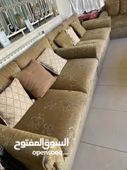  3 طقم كتب 8 مقاعد مع طاولة منتصف مستخدم بحالة جيدة .. ممكن يركب على شكل L..  لغرفة المعيشة او الصالة