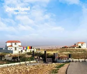  3 قطعة ارض 1400 متر  للبيع او للبدل على سياره حديثه