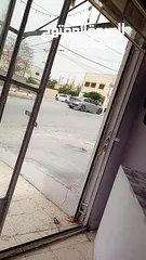  2 محل عطور مكياج واكسسوارات وهدايا  للبيع
