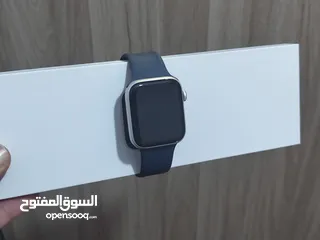  4 ساعة ابل ووتش اس اي 2 44mm مستعملة بحالة الوكالة مع كامل اغراضها // 44mm apple watch se2