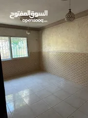  30 شقه من فيلا(غير مفروشة )للايجار طابق اول ب 360 ويوجد شقة صغيره طابق ارضي مدخل مستقل (غير مفروشة)150د