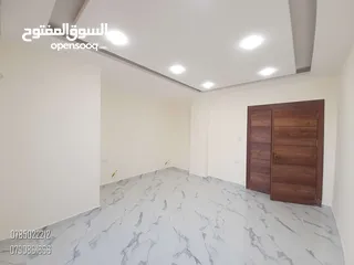  18 شقه للبيع في كوريدور عبدون المنطقه المطله الطابق الأول 125 متر