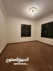  13 شقه  ثاني هندسي طابقيه لها مدخلين ويتبع لها غرفه علي السطح
