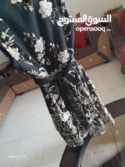  3 فستان سهرة اسود مع ذهبي بلمع طوله لعند الركبه