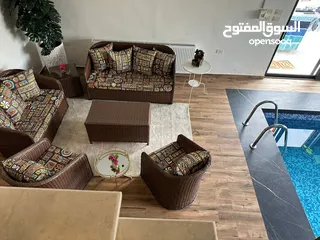  7 فيلا فخمة بناء جديد في الحمر  دابوق متلاسقة مفروشة اثاث جديد وجميل جدا للبيع من المالك