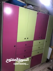  3 خزانه 9 ابواب و6 جوارير بحالة جيده جدا وبسعر مغري نوع الخشب لاتيه العريض