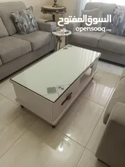  1 طاوله وسط وطاوله تلفزيون جوده عاليه  للبيع من المالك