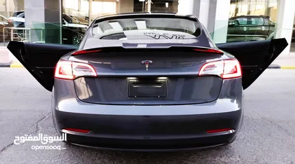  14 تيسلا 2023 MODEL 3 فحص كامل 4 جـيـد ممشى قليل 20 الف بحالة الوكالة لون فيراني مميز بسعر محرووق ولقطة