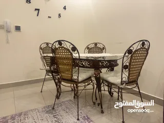  3 سفره وأربع كراسي بحاله ممتازه