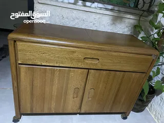  1 خزانة تلفاز / مكتب للبيع تفصيل