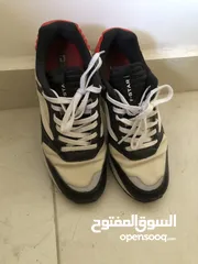  2 حذاء رياضي شبابي مستعمل عدة مرات فقط SPORT SHOES USED ONLY FEW TIMES 42