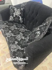  3 طقمين كنب مع سجاد وبرادي للبيع بسعر مغري قابل للتفاوض
