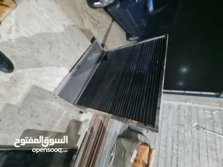  2 رفوف خشب بقواعد ستانليس