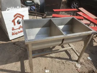  7 معدات مطعم متنوعه مستخدم نظيف للبيع اغلب المعدات جديده ولم يتم استخدامها وبحاله ممتازه والسعر مغري