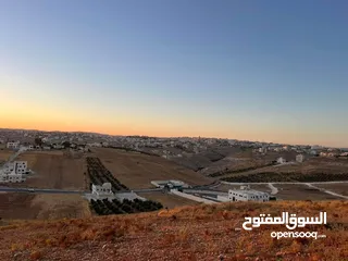  5 تملك قطعة أرض في منطقة الطبقة بجانب منطقة الظهير .