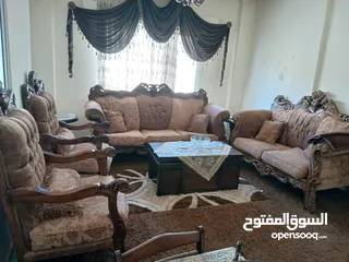  1 طقم غرفة ضيوف مع الطاولة الوسطية والبرداية
