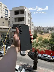  1 سامسونج جلاكسي اس 23 FE بحجم البلس جهاز بحالة الوكالة الجهاز 128 جيجا طبعاً شبه جديد