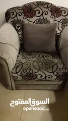  3 طقم كنب 8 مقاعد مع طاولة كبيرة وطاولتين جانبيات وموكيت  وستاير