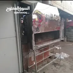  1 عدة مطعم مستعمل بحاله جيده للبيع بداعي السفر يوجد  متفرقات كثيره جاطات ستيل طناجر صواني ميزان