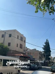 23 مجمع تجاري في وسط إربد عبارة عن محلات وشقق مع تسوية