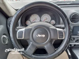  7 جيب ليبرتي موديل 2002 للبيع بسعر 3900