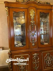  5 طقم كنب مع طاولة سفرة و 2 بوفيه