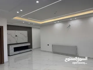  4 شقق مساحة ( 180م و 190م طابق اول و ارضي و روف ) في البنيات -طريق المطار خلف مدارس القادة