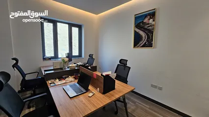  6 مكتبين مع الكراسي مع مكتب استقبال في بوشر  ‏Two offices with chairs and a reception desk‏