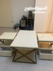  3 للبيع طاولات وسط رخام
