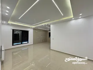  9 شقة بسعر مغري شارع المطار حي النخيل طابق ثالث مع روف دوبلكس  مساحة 225 م وترس خارجي 90 متر