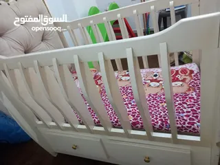  1 تخت سرير اطفال للبيع