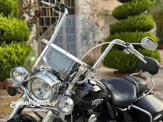  4 Harley Davidson road king classic
