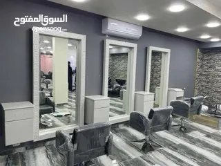  2 اغراض صالون نسائي للبيع في الزرقاء الحالة شبه جديد