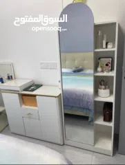  6 مرآة أرضية فاخرة مع رفوف جانبية – قطعة ديكور تخطّف الأنظار